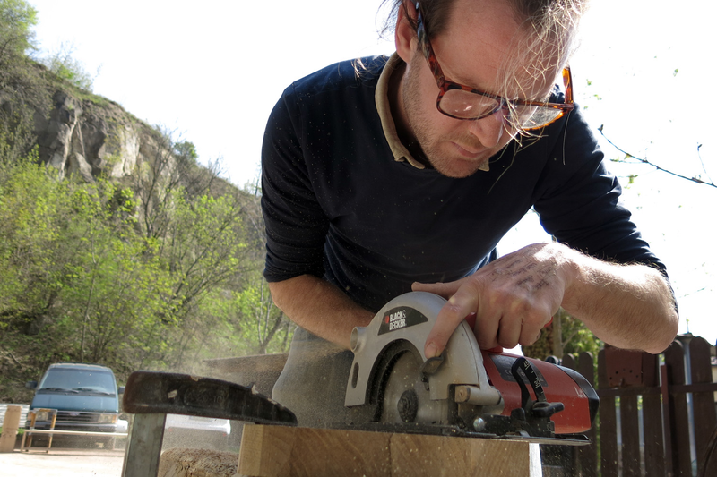 Illustration for article titled Casting Molten Metal On Wood With a Hungarian Design Master